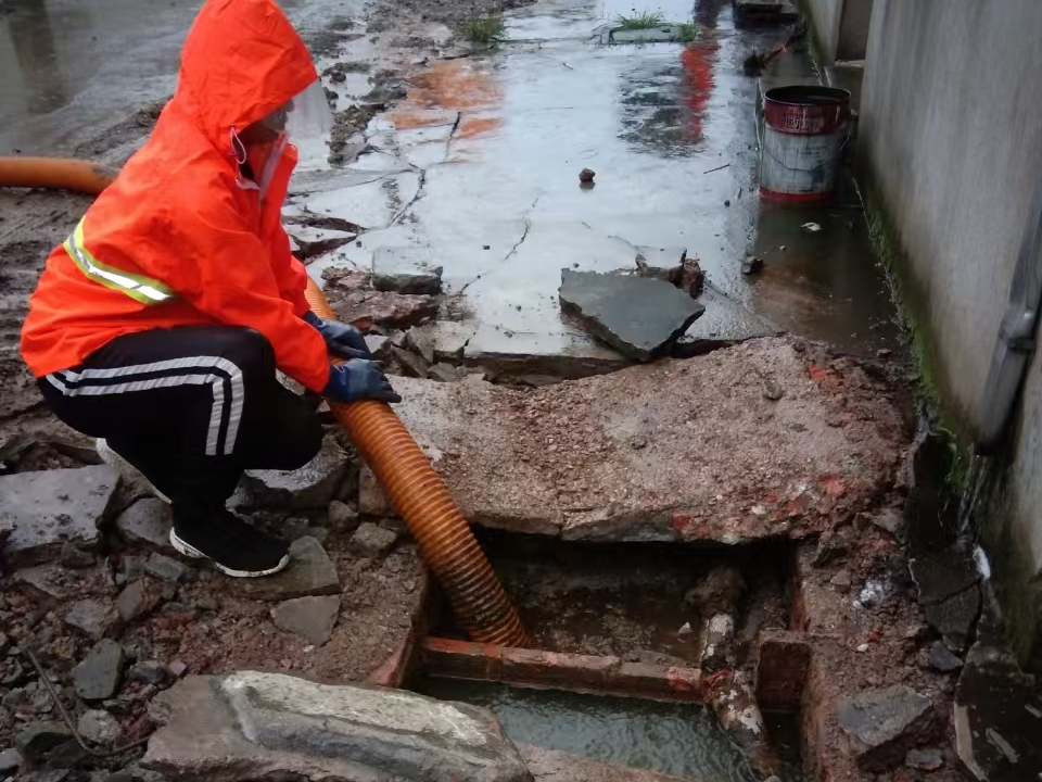 黄南专业清理污水池 炜誉市政以规范流程守护城市 “肠道”