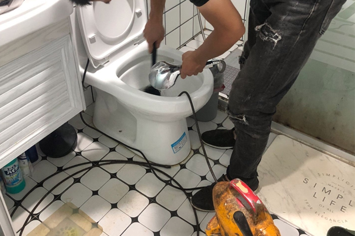 黄南马桶堵塞自己疏通还是找师傅?专业上门服务让你省时更省心